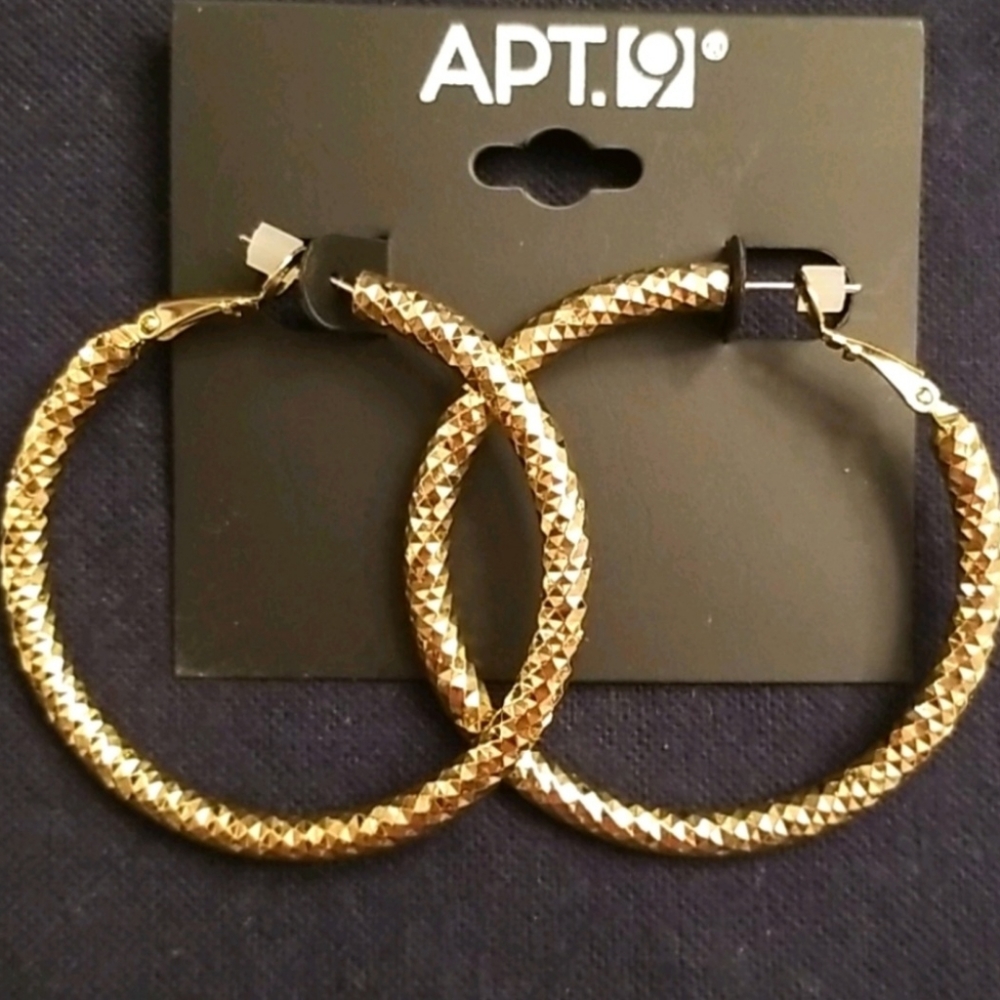 Gold diamond cut hoop earrings